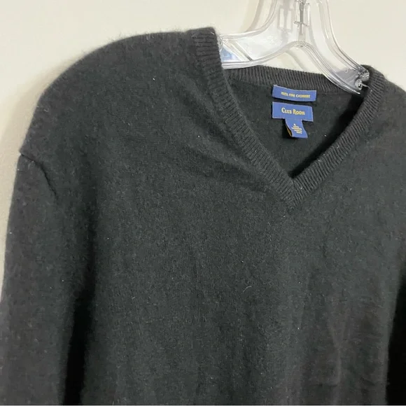 Men’s cashmere sweater in black by Club Room is like new Size Small.